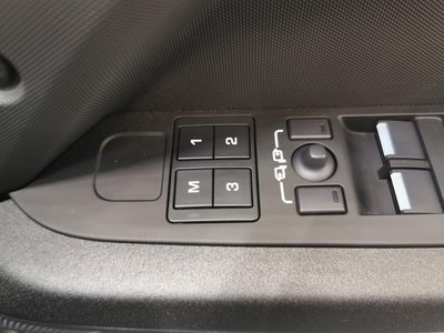 2025 LAND Rover DEFENDER thumbnail 25