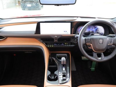 2025 Toyota CROWN SPORT photo 4