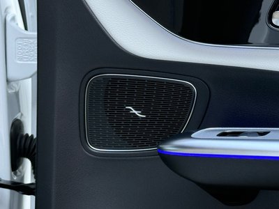 2025 Mercedes-BENZ GLC thumbnail 36