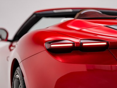 صورة 25 لـ 2024 Ferrari ROMA SPIDER