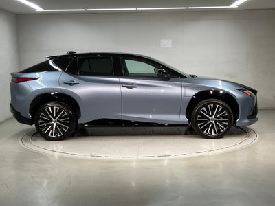 2023 Lexus RZ — фото 4
