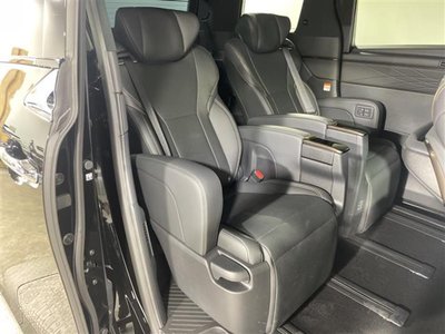 2026 Toyota ALPHARD — фото 17