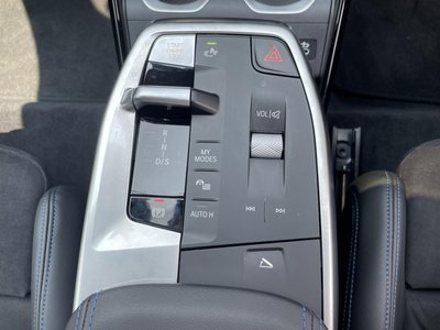 2025 BMW X1 — миниатюра 12