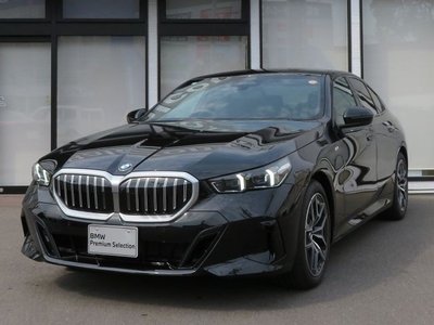2025 BMW 5 SERIES 照片 1