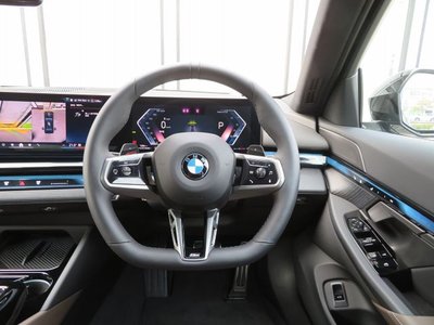 2025 BMW 5 SERIES 照片 5
