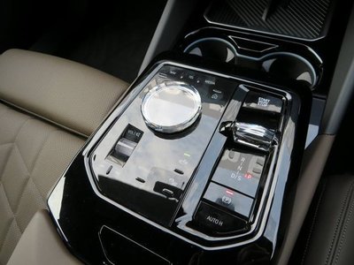 2025 BMW 5 SERIES 缩略图 38