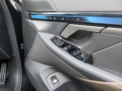 2025 BMW 5 SERIES 缩略图 39