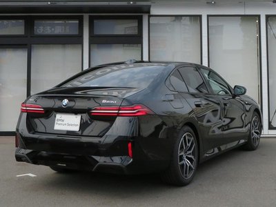 2025 BMW 5 SERIES 照片 2