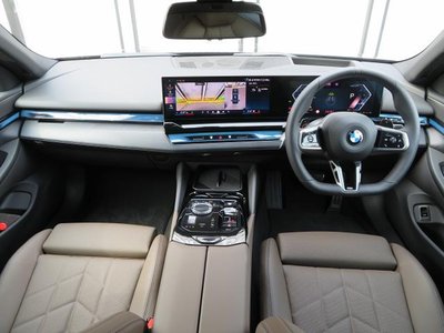2025 BMW 5 SERIES 照片 4