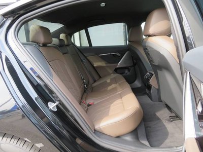 2025 BMW 5 SERIES 照片 9