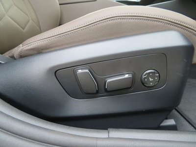 2025 BMW 5 SERIES 照片 10