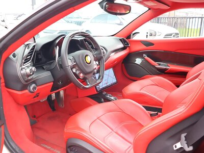 2016 Ferrari 488 GTB 照片 30