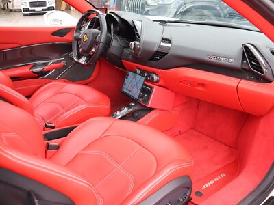 2016 Ferrari 488 GTB 照片 31