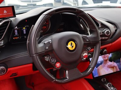 2016 Ferrari 488 GTB 照片 32