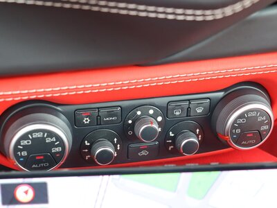 2016 Ferrari 488 GTB 照片 35