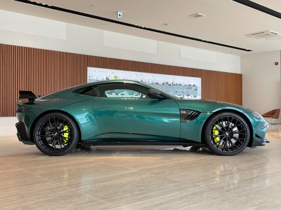 2023 Aston Martin VANTAGE thumbnail 8