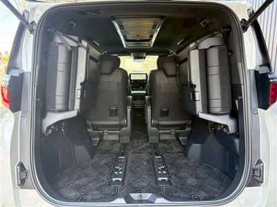 صورة 63 لـ 2025 Toyota ALPHARD