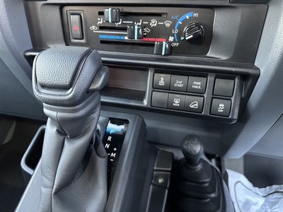 صورة 47 لـ 2025 Toyota LAND CRUISER 70