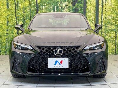2025 Lexus IS photo 14