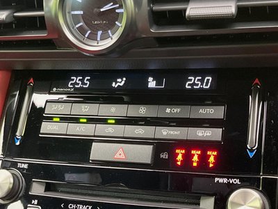 2025 Lexus IS thumbnail 25