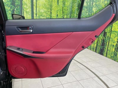 2025 Lexus IS thumbnail 33