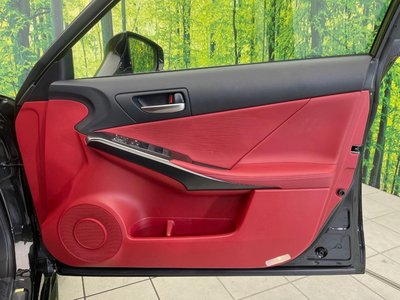 2025 Lexus IS thumbnail 31