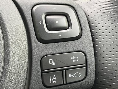 2025 Lexus IS thumbnail 39