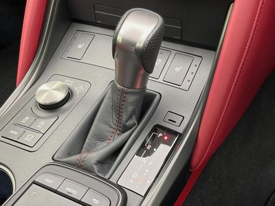 2025 Lexus IS thumbnail 21