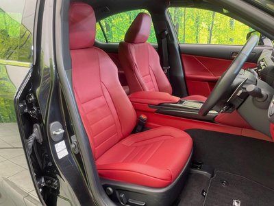 2025 Lexus IS photo 8