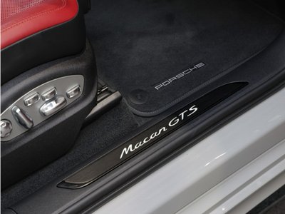 2024 Porsche MACAN thumbnail 18