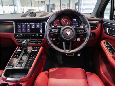 2024 Porsche MACAN photo 11