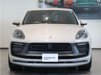 2024 Porsche MACAN photo 4