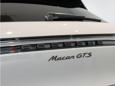 2024 Porsche MACAN photo 8