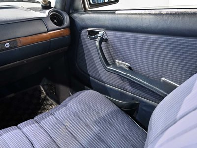 1983 Mercedes-BENZ E-CLASS 照片 16