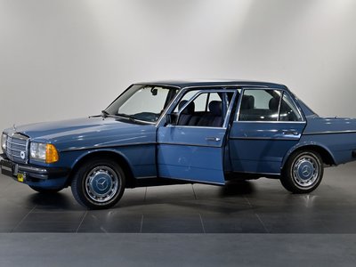 1983 Mercedes-BENZ E-CLASS 照片 3
