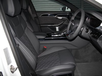 2025 AUDI A8 photo 11