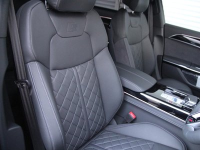 2025 AUDI A8 thumbnail 18