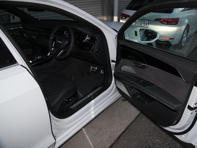 2025 AUDI A8 photo 10