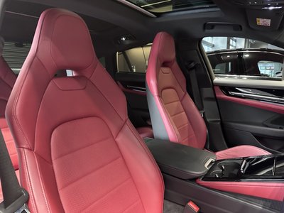 2024 Porsche PANAMERA photo 10