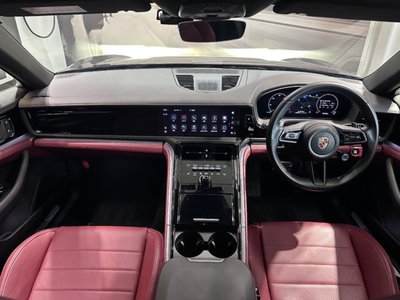 2024 Porsche PANAMERA photo 8
