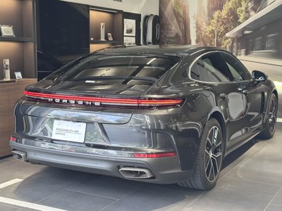 2024 Porsche PANAMERA photo 4