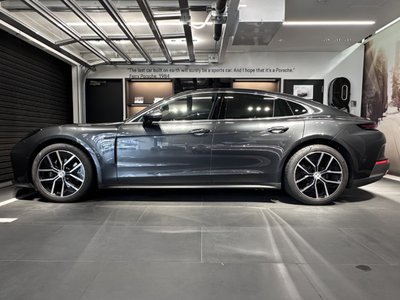 2024 Porsche PANAMERA photo 3