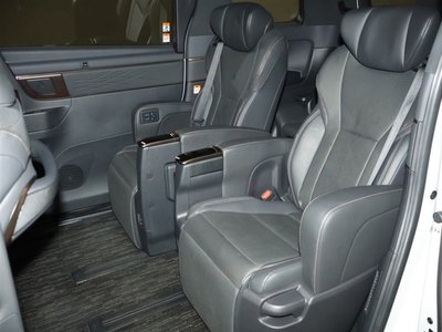 2023 Toyota ALPHARD — миниатюра 13