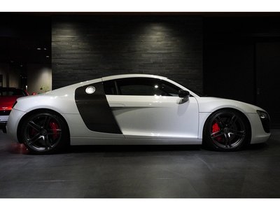صورة 28 لـ 2009 AUDI R8