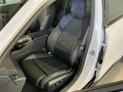 2025 BMW 5 SERIES TOURING photo 29
