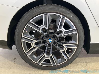 2025 BMW 5 SERIES TOURING photo 24