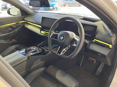 2025 BMW 5 SERIES TOURING 照片 4
