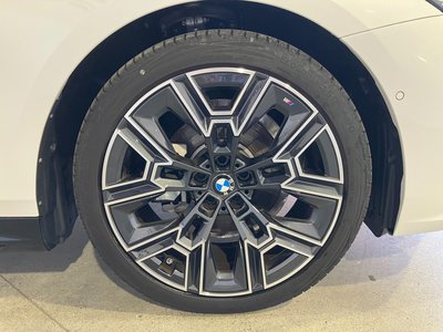 2025 BMW 5 SERIES TOURING photo 25