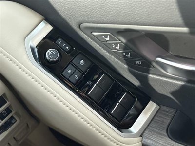 2025 Toyota LAND CRUISER 300 photo 11