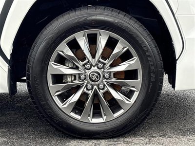 2025 Toyota LAND CRUISER 300 thumbnail 41
